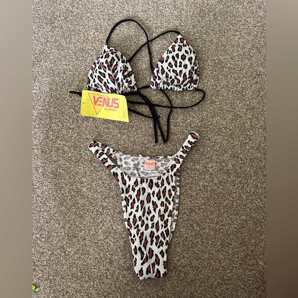 VINTAGE Venus bikini set